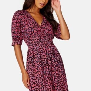 VERO MODA Lyla 2/4 V-Neck Smock Short Dress Black AOP:Carmine ro XS