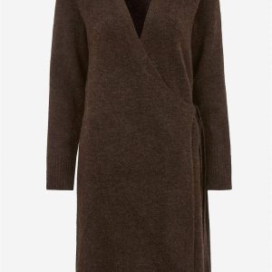 Strikket kjole med slå-om design
